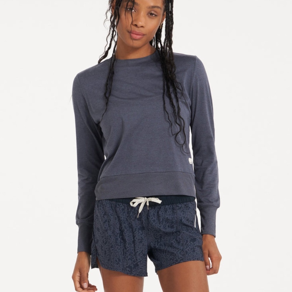 Vuori Women's Long Sleeve Tee - Navy